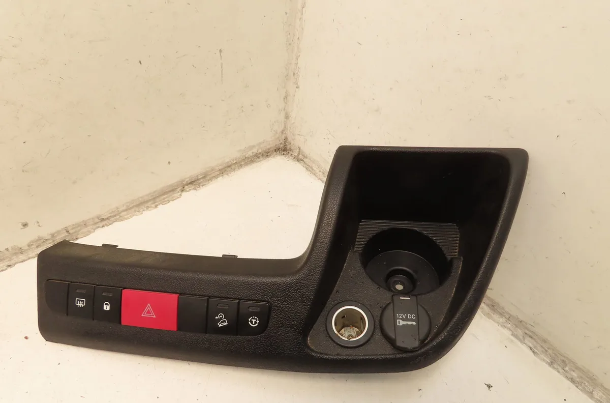 Bouton de warning Fiat DUCATO Camion plate-forme-Châssis (250_) 140 multijet 2,3 d (2019) occasion