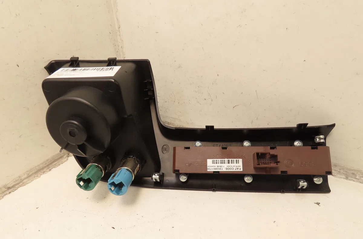 Bouton de warning Fiat DUCATO Camion plate-forme-Châssis (250_) 140 multijet 2,3 d (2019) occasion — photo 2