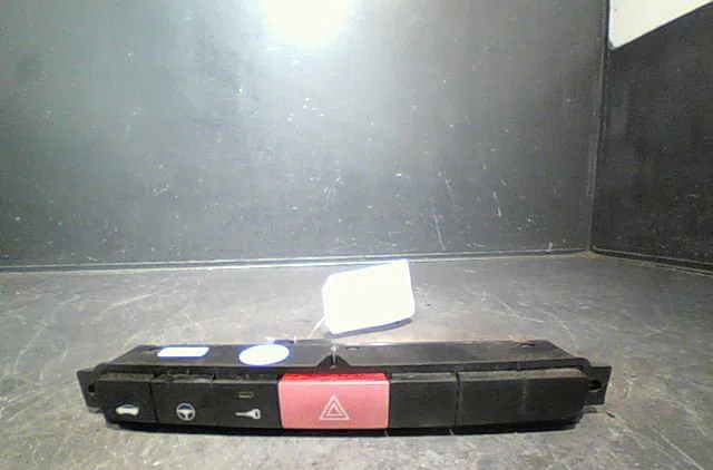 Bouton de warning Fiat GRANDE PUNTO (199_) 1.4 (199axb11, 199axb1a, 199bxb1a, 199axl1a) (2005-2015) occasion
