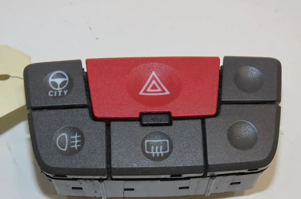 Bouton de warning Fiat PANDA (169_) 1.3 d multijet (169axg1a, 169axd1a) (2006-2013) occasion