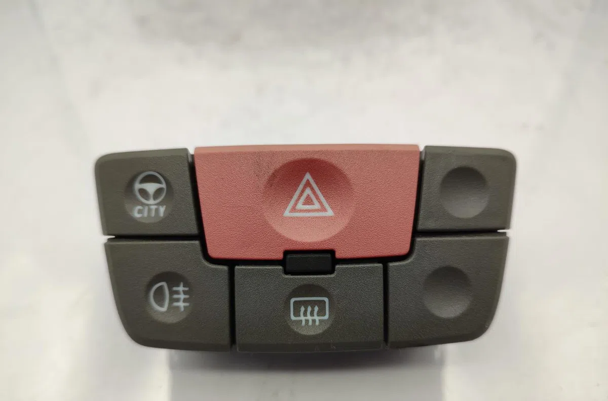Bouton de warning FIAT PANDA 2 PHASE 1 occasion — photo 4