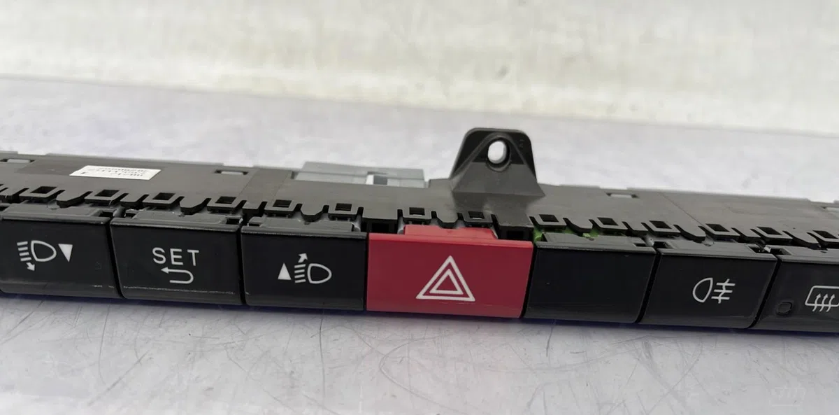 Bouton de warning FIAT PANDA 3 PHASE 1 occasion — photo 4