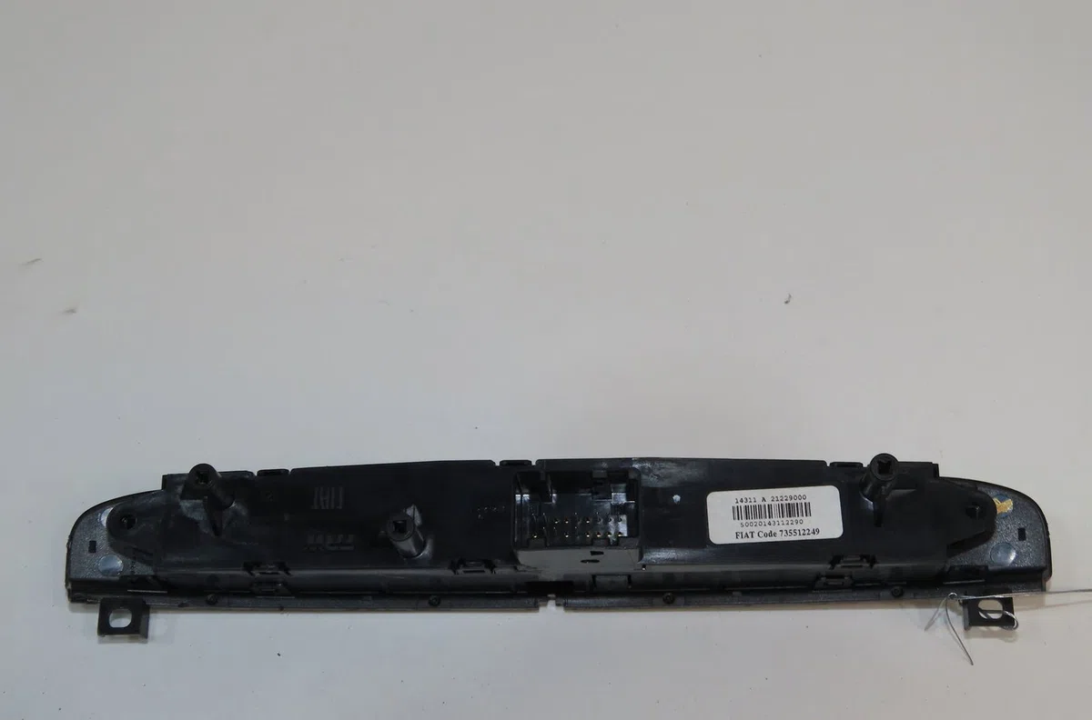 Bouton de warning Fiat PUNTO (199_) 1.4 (199axb1a, 199bxb1a, 199bxb11, 199axb11) (2012) occasion — photo 2