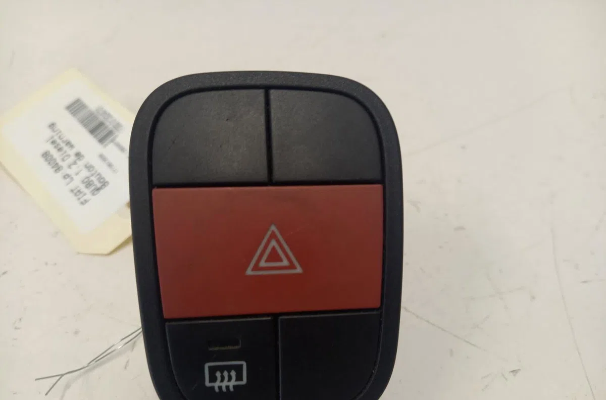 Bouton de warning FIAT QUBO occasion — photo 2