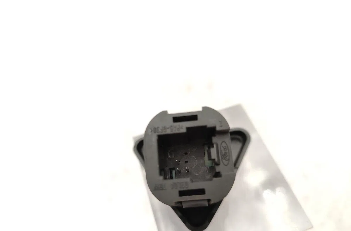 Bouton de warning FORD FIESTA 5 PHASE 1 occasion