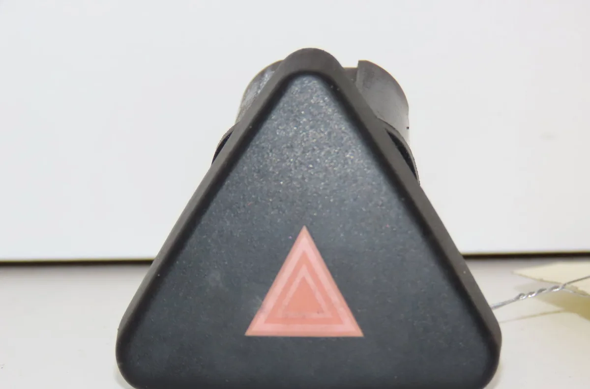 Bouton de warning Ford FIESTA V (JH_, JD_) 1.4 16v (2001-2008) 5 portes occasion