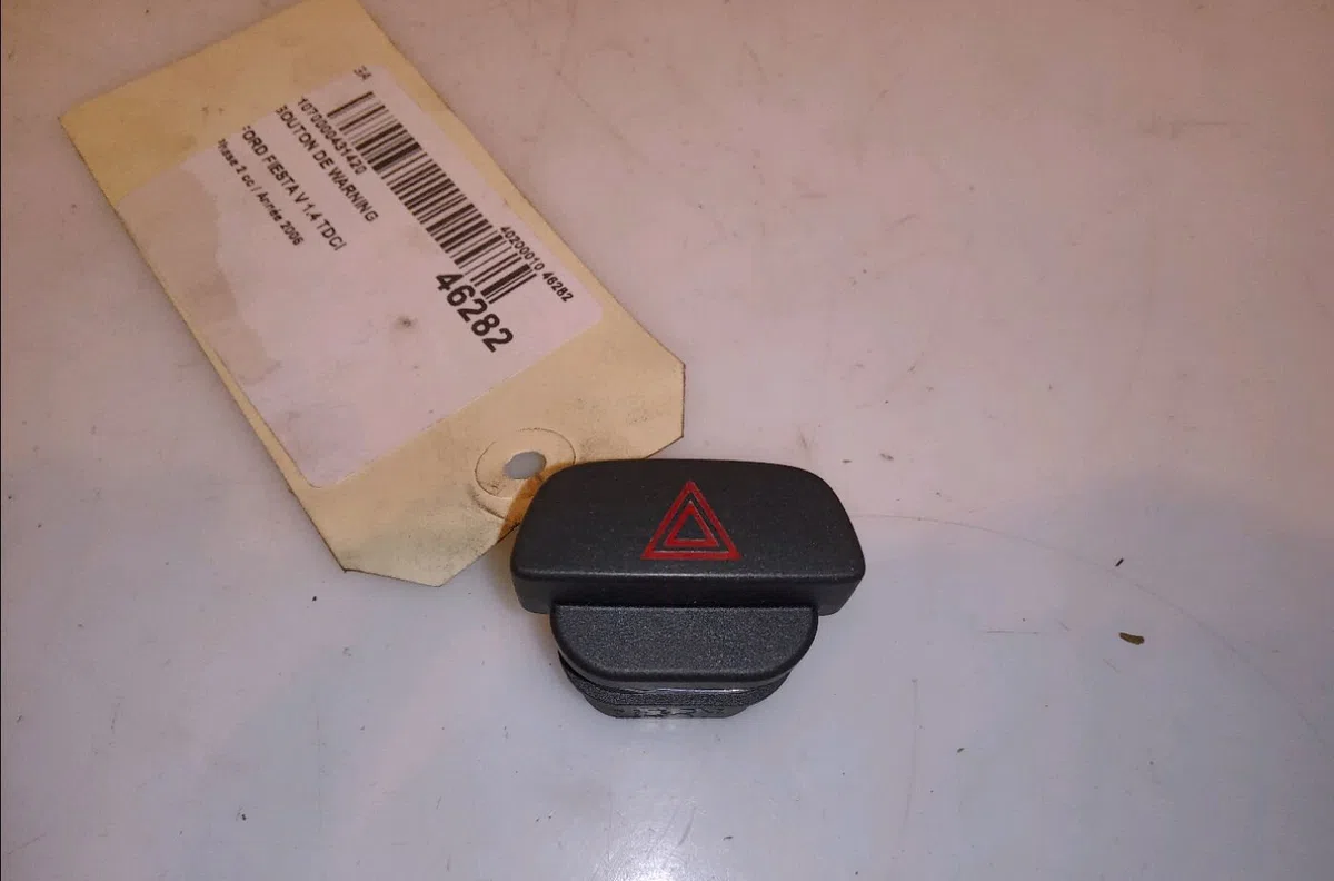 Bouton de warning Ford FIESTA V (JH_, JD_) 1.4 tdci (2001-2008) 5 portes occasion