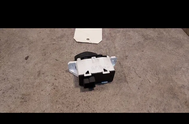 Bouton de warning Ford FOCUS I A trois volumes (DFW) 1.8 tdci (2002-2004) occasion — photo 2