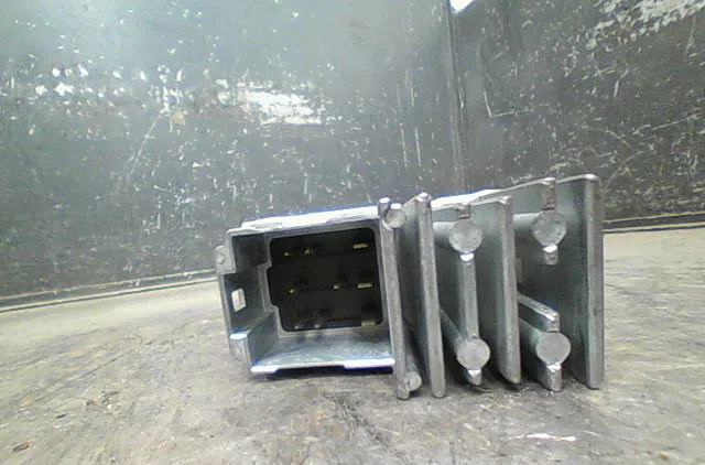 Bouton de warning Ford FOCUS I A trois volumes (DFW) 1.8 turbo di - tddi (1999-2004) occasion — photo 2