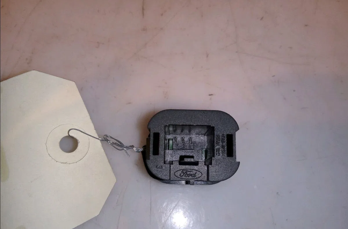 Bouton de warning FORD FOCUS II 2006 occasion — photo 2