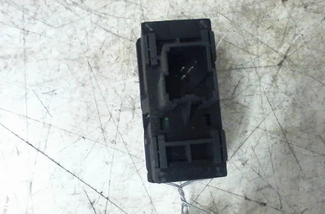 Bouton de warning FORD FOCUS occasion — photo 2