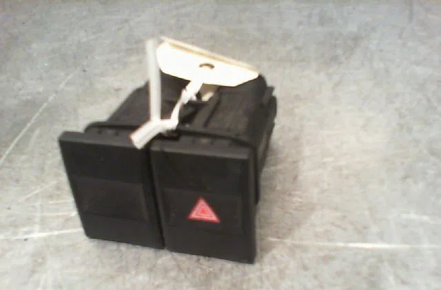 Bouton de warning FORD MONDEO 2002 occasion — photo 2