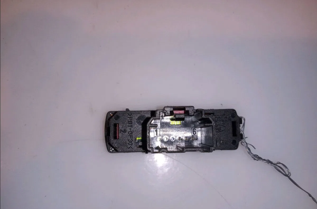 Bouton de warning Ford MONDEO IV (BA7) 1.8 tdci (2007-2015) occasion — photo 2