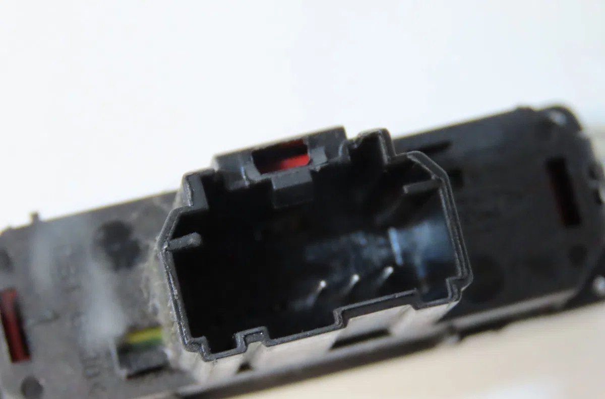 Bouton de warning Ford MONDEO IV (BA7) 2.0 tdci (2007-2015) occasion — photo 2