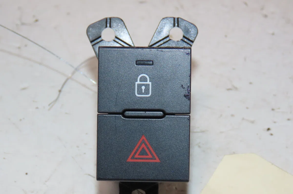 Bouton de warning Hyundai BAYON (BC3) 1.0 t-gdi 48v-hybrid (2021) 5 portes occasion — photo 2