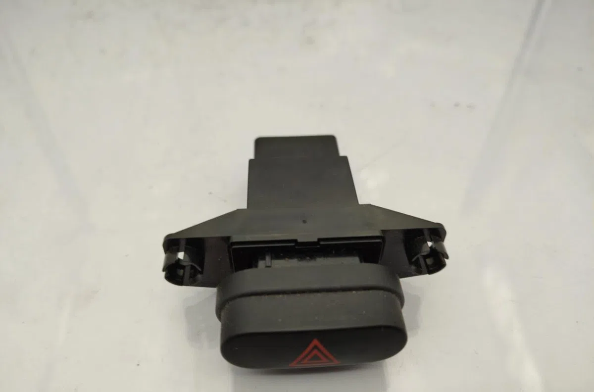 Bouton de warning HYUNDAI I 10 1 PHASE 1 occasion — photo 3