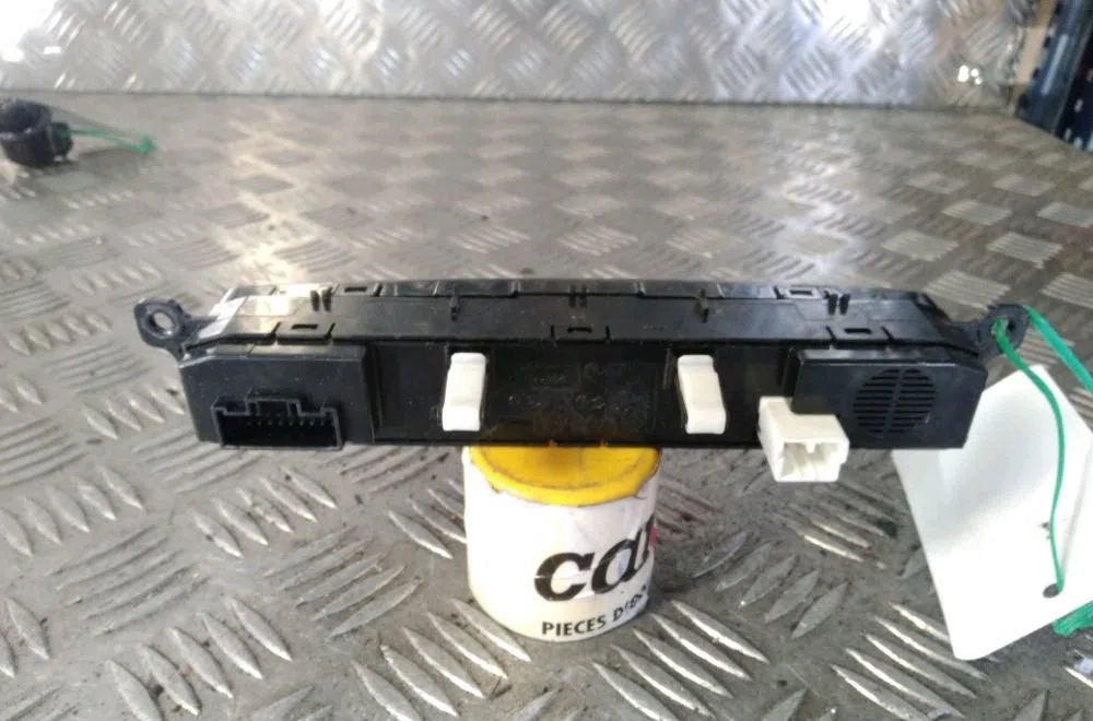Bouton de warning Hyundai I20 I (PB, PBT) 1.1 crdi (2012-2015) occasion — photo 2
