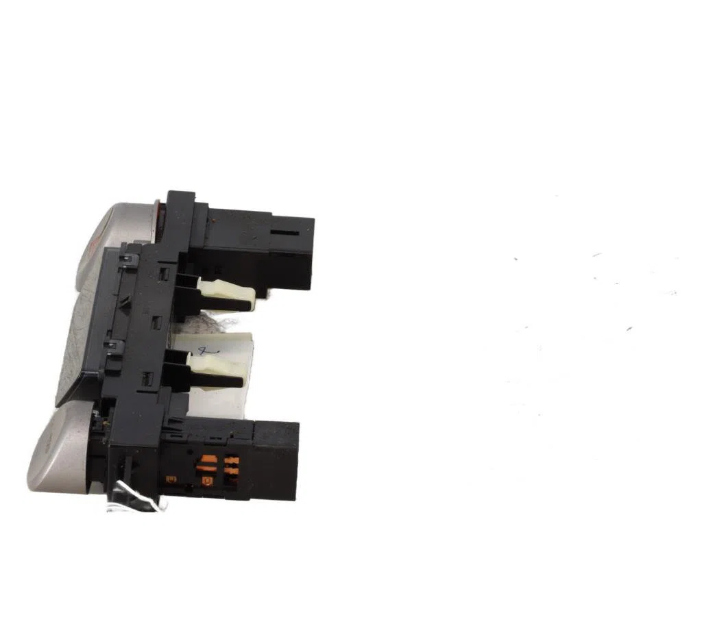 Bouton de warning Hyundai I20 I (PB, PBT) 1.2 (2008-2012) occasion — photo 2