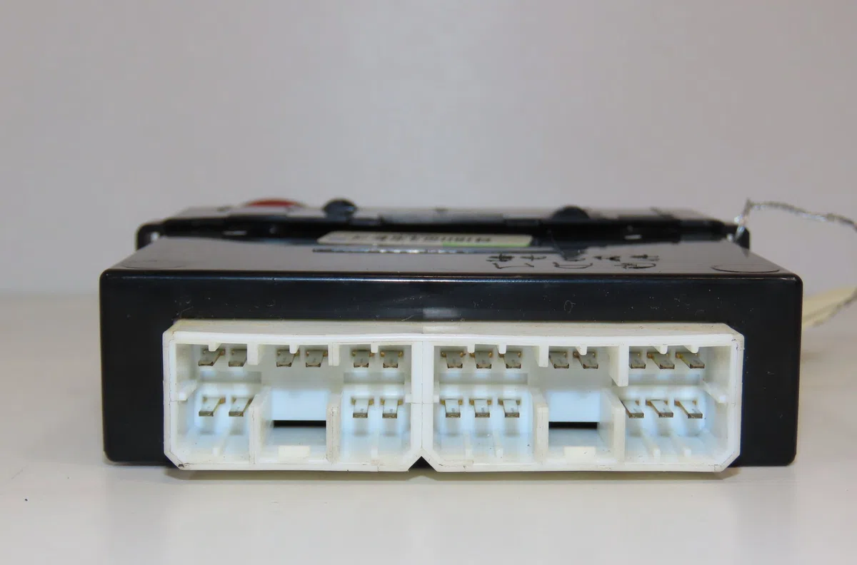 Bouton de warning Hyundai Ix20 (JC) 1.4 crdi (2010-2019) occasion — photo 2