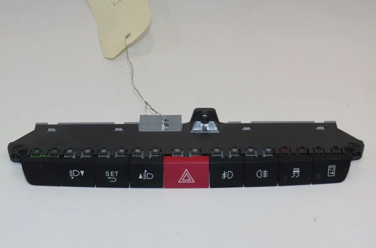 Bouton de warning Iveco DAILY VI Camion plate-forme-Châssis 35s18, 35c18, 40c18, 50c18, 60c18, 65c18, 70c18 (2016) occasion