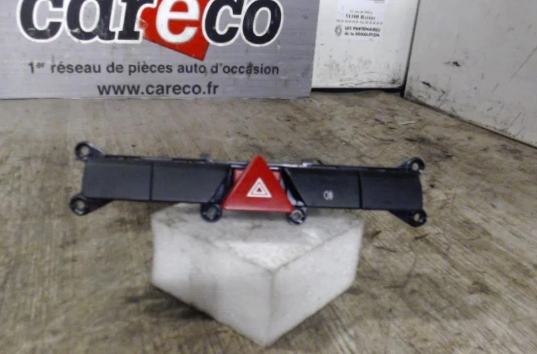 Bouton de warning Kia PICANTO I (SA) 1.1 crdi (2005-2011) 5 portes occasion — photo 2
