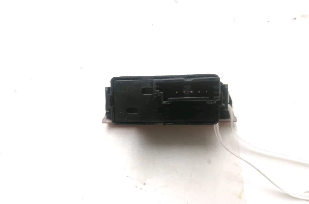 Bouton de warning Kia SPORTAGE III (SL) 1.7 crdi (2010) occasion — photo 2