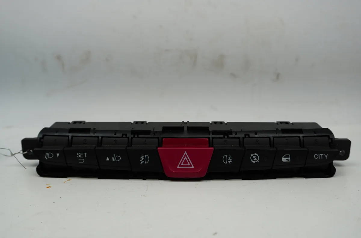 Bouton de warning Lancia YPSILON (312_) 1.2 (312.pxa1a, 312.yxa1a) (2011) occasion