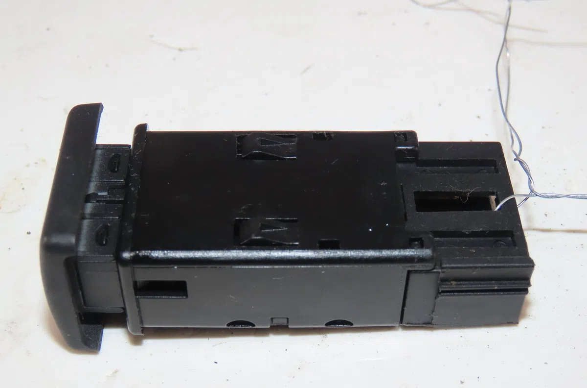 Bouton de warning Land rover DISCOVERY II (L318) 2.5 td5 4x4 (1998-2004) 5 portes occasion — photo 2