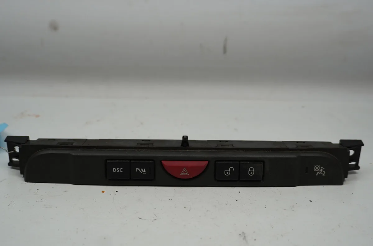 Bouton de warning Land rover DISCOVERY III (L319) 2.7 td 4x4 (2004-2009) occasion