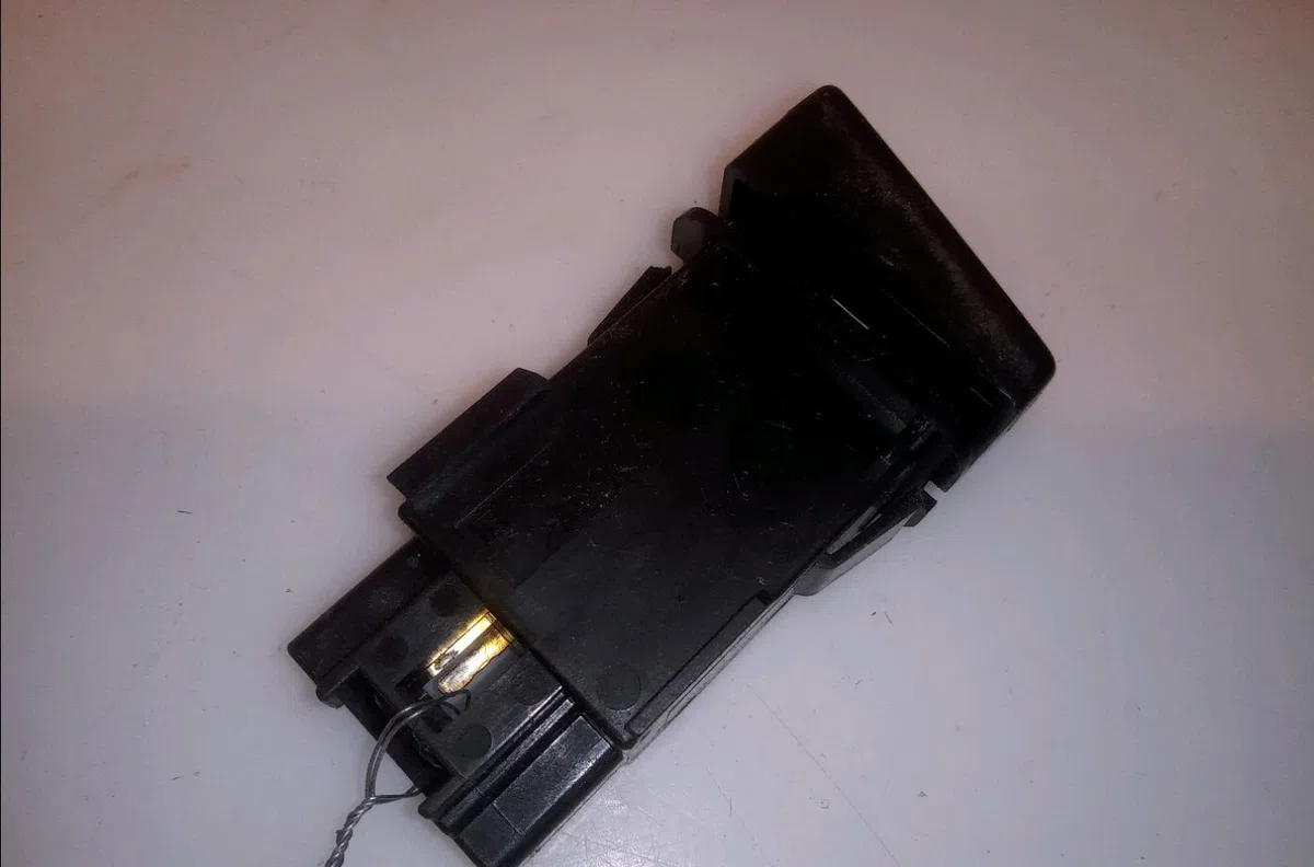 Bouton de warning MAZDA MAZDA 5 I 2007 occasion — photo 2