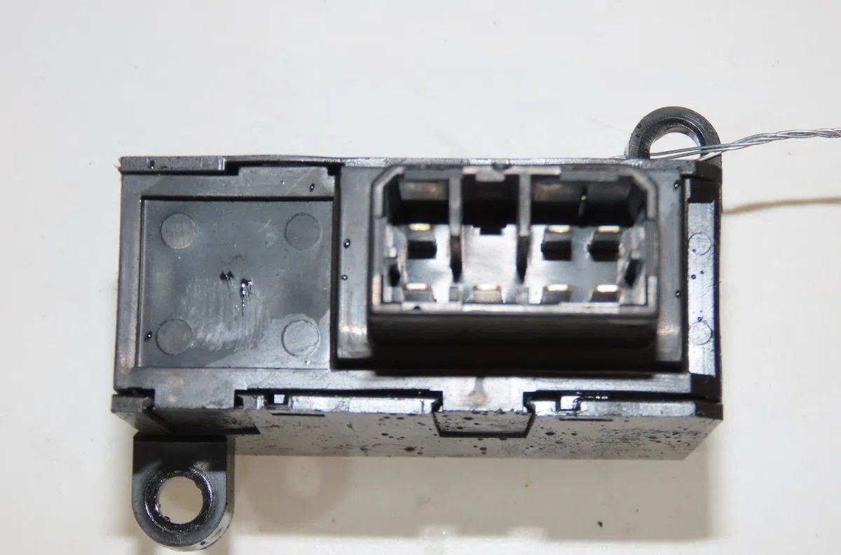 Bouton de warning Mazda MX-5 I (NA) 1.6 (na6c) (1990-1994) occasion — photo 2