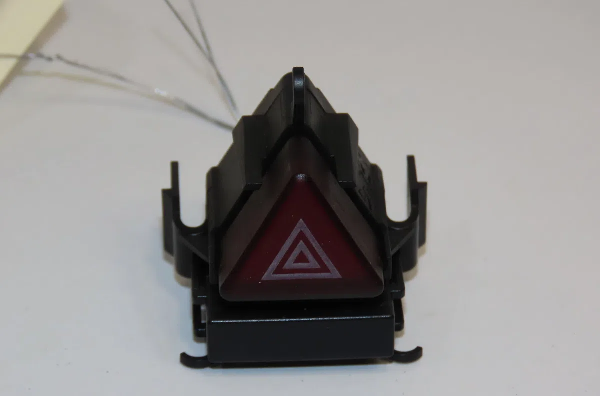 Bouton de warning Mercedes-benz CLASSE A (W169) A 180 cdi (169.007, 169.307) (2004-2012) 5 portes occasion