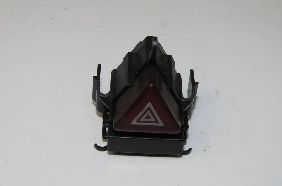 Bouton de warning Mercedes-benz CLASSE B Sports Tourer (W245) B 200 cdi (245.208) (2005-2011) occasion