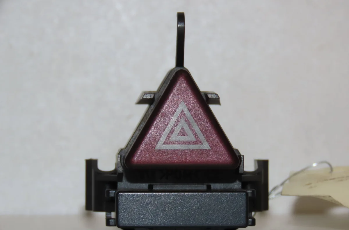 Bouton de warning Mercedes-benz CLASSE B Sports Tourer (W245) B 200 cdi (245.208) (2005-2011) occasion