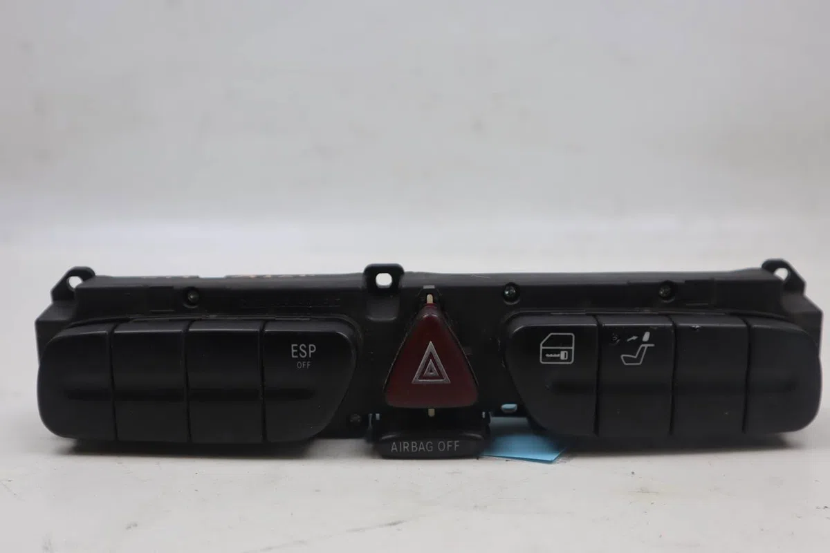 Bouton de warning Mercedes-benz CLASSE C (W203) C 220 cdi (203.006) (2000-2007) 4 portes occasion
