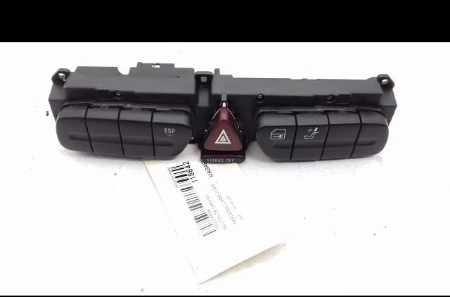Bouton de warning Mercedes-benz CLASSE C (W203) C 220 cdi (203.006) (2000-2007) 4 portes occasion — photo 2