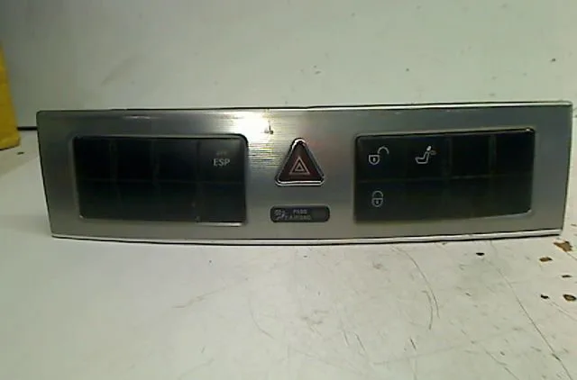 Bouton de warning Mercedes-benz CLASSE C (W203) C 320 cdi (203.020) (2005-2007) occasion