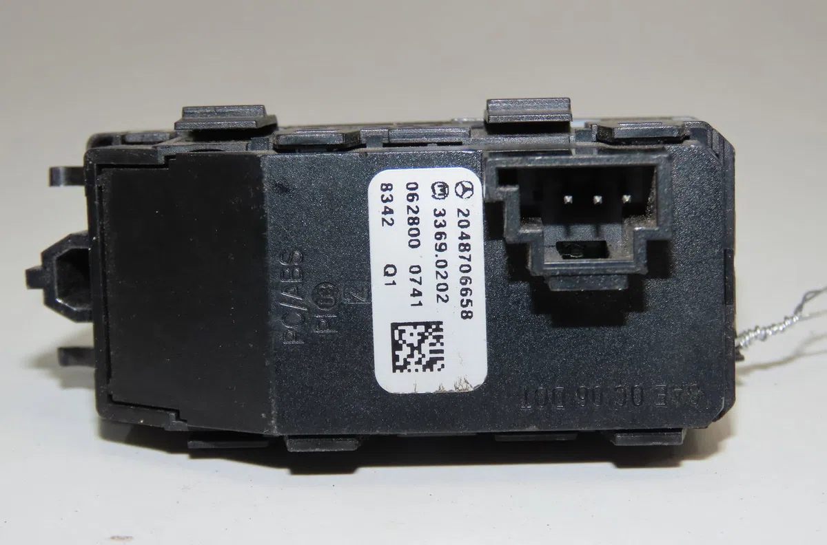Bouton de warning Mercedes-benz CLASSE C (W204) C 220 cdi (204.008) (2007-2008) 4 portes occasion — photo 2