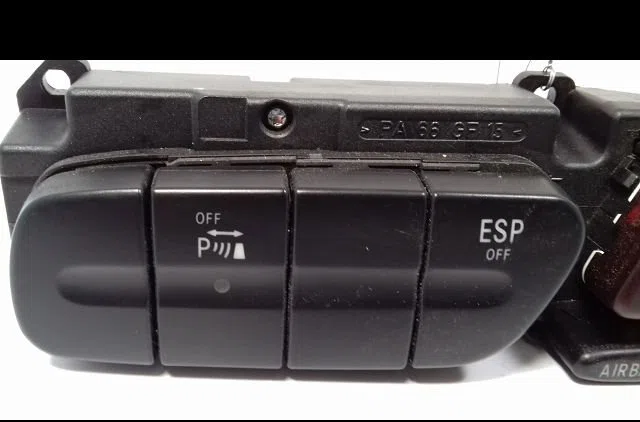 Bouton de warning Mercedes-benz CLK (C209) Clk 320 (209.365) (2002-2009) occasion — photo 2
