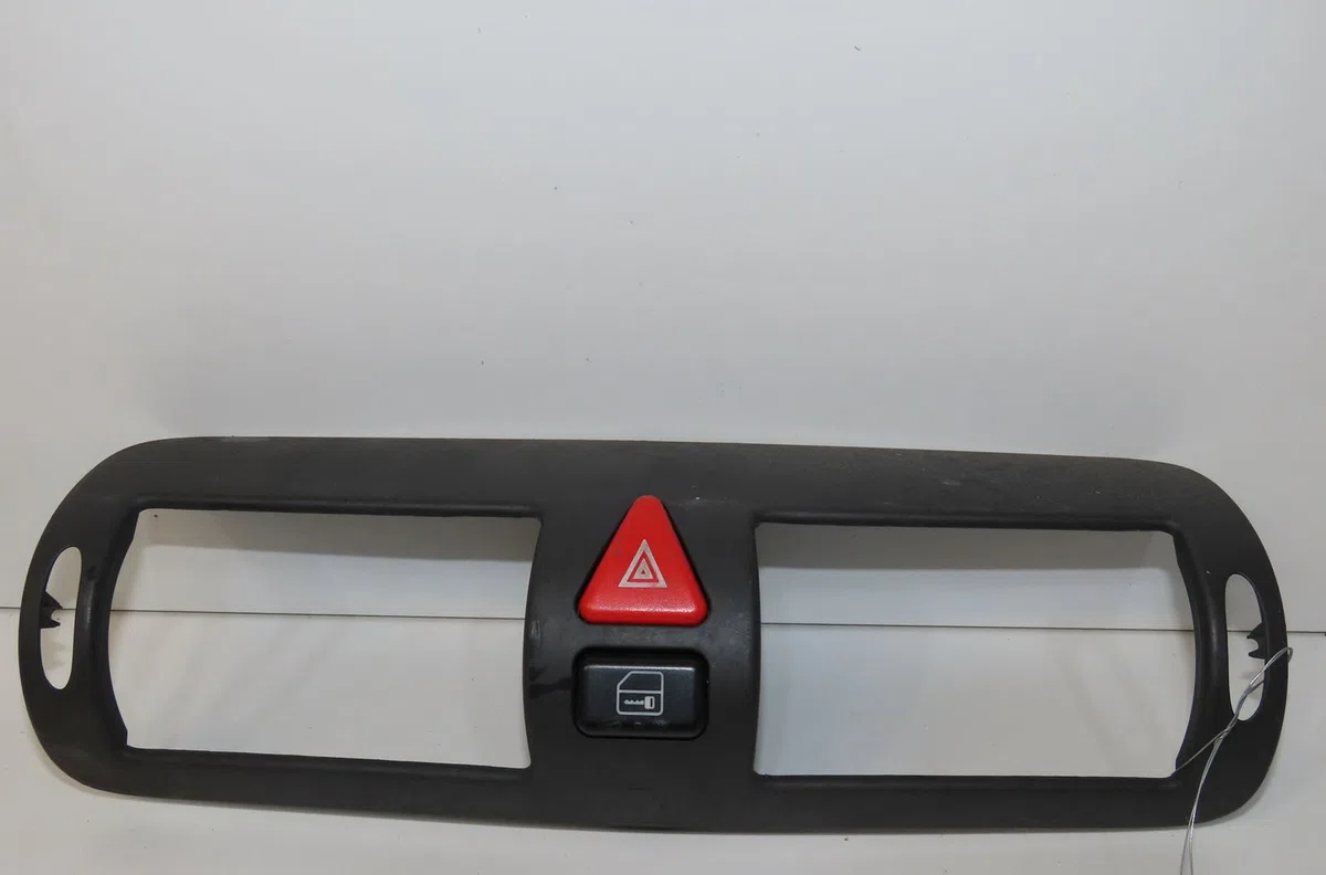 Bouton de warning Mercedes-benz VANEO (414) 1.7 cdi (414.700) (2002-2005) occasion — photo 2