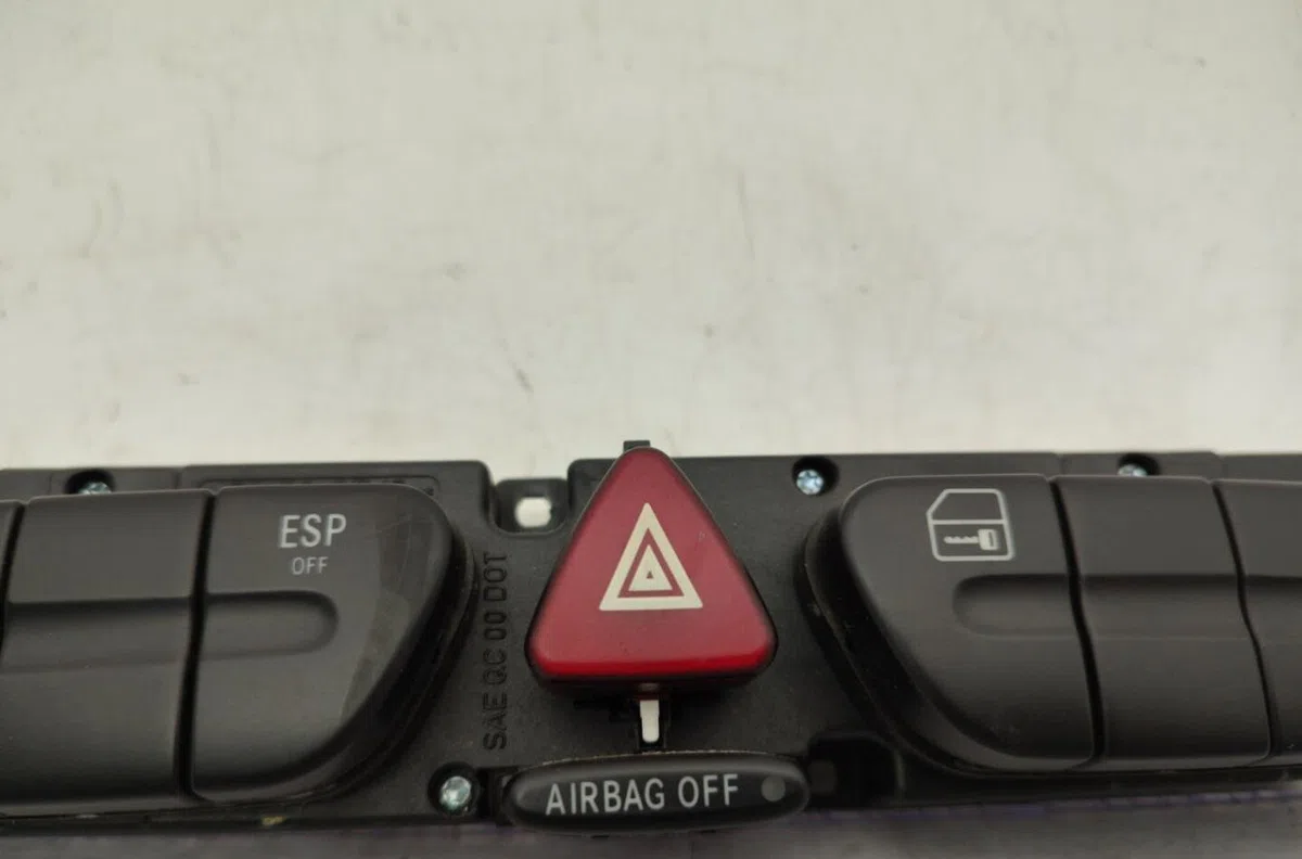 Bouton de warning MERCEDES CLASSE C 203 COUPE SPORT PHASE 1 occasion