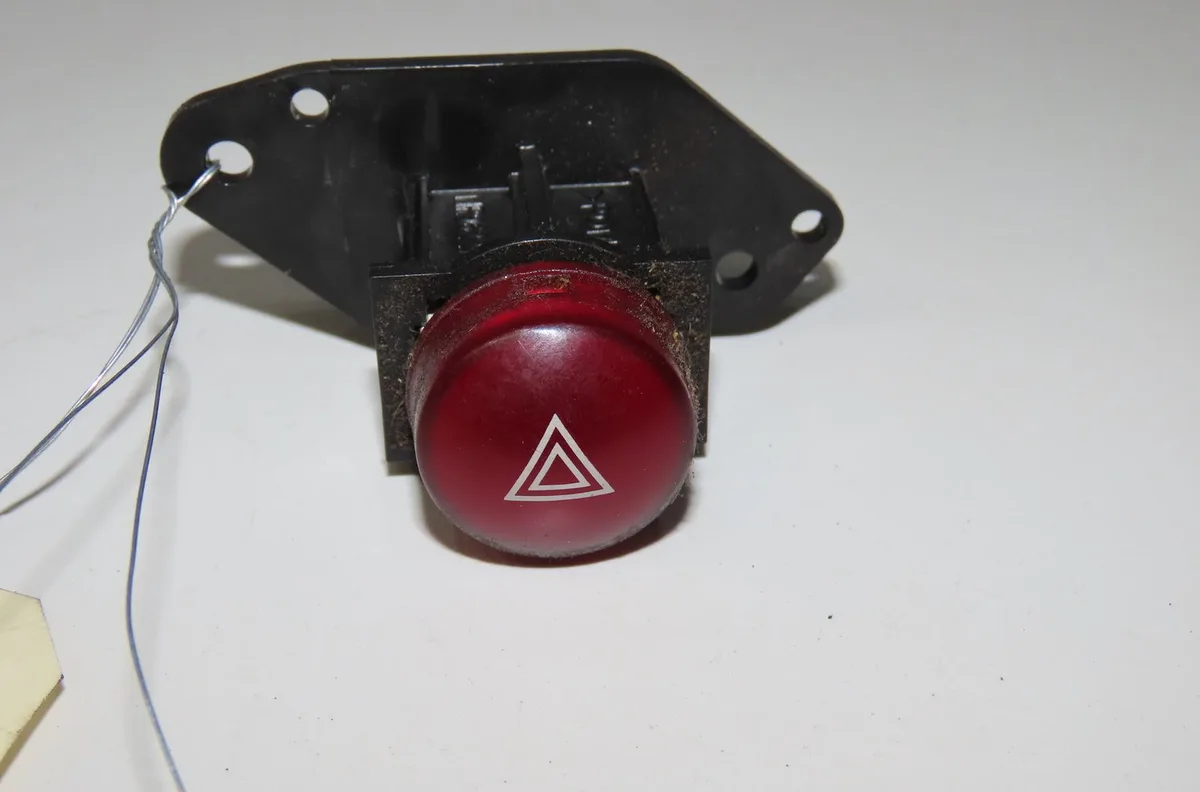 Bouton de warning Mitsubishi GRANDIS (NA_W) 2.0 di-d (na8w) (2005-2010) occasion