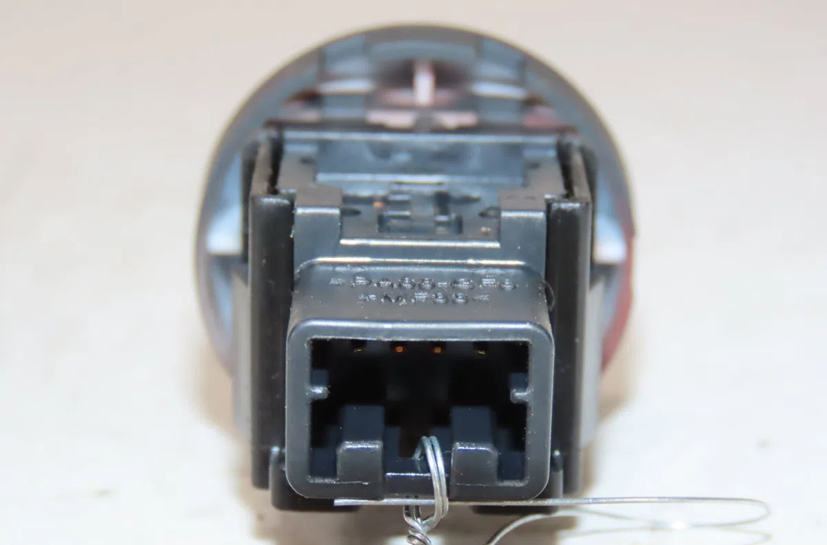 Bouton de warning Nissan JUKE (F15) 1.5 dci (2010) 5 portes occasion — photo 2