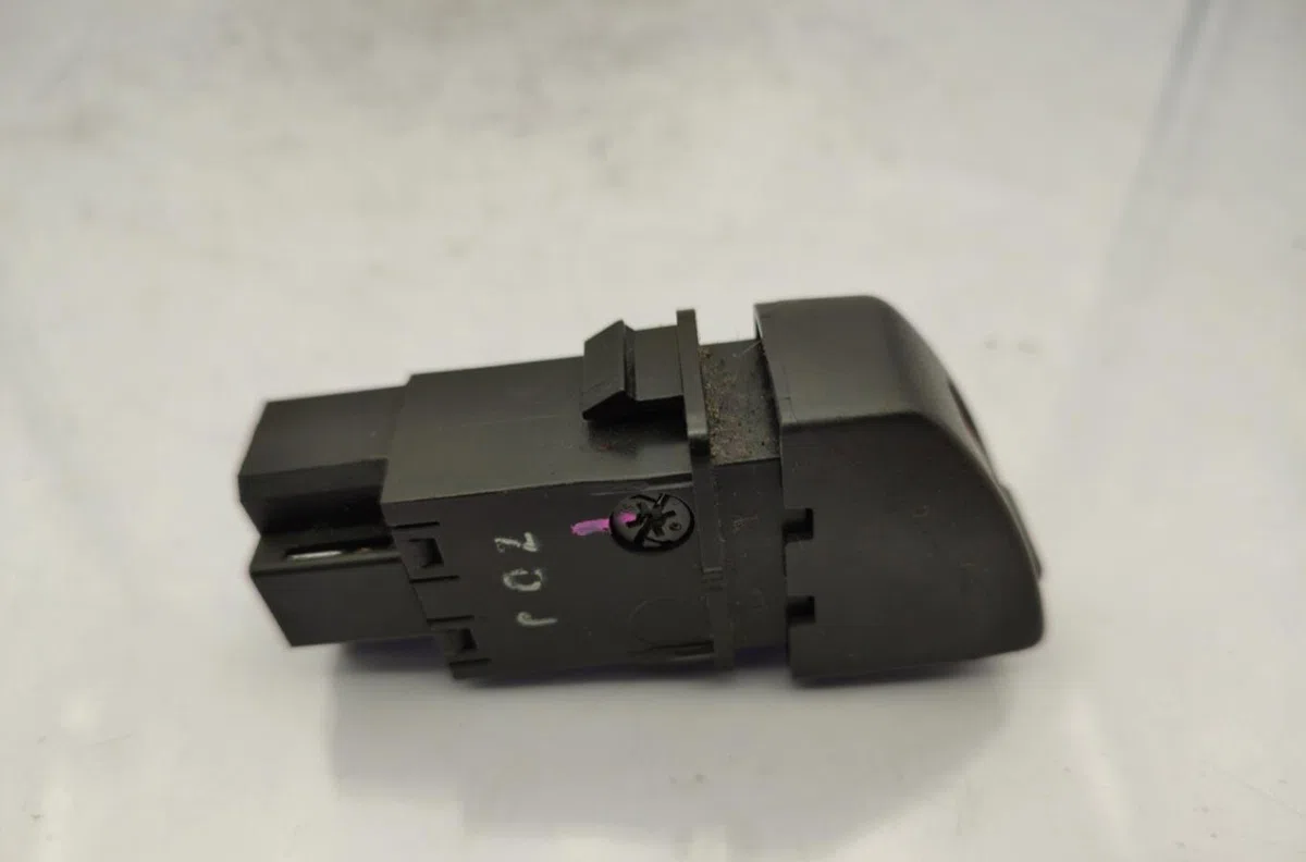 Bouton de warning NISSAN MICRA 2 PHASE 4 occasion — photo 2