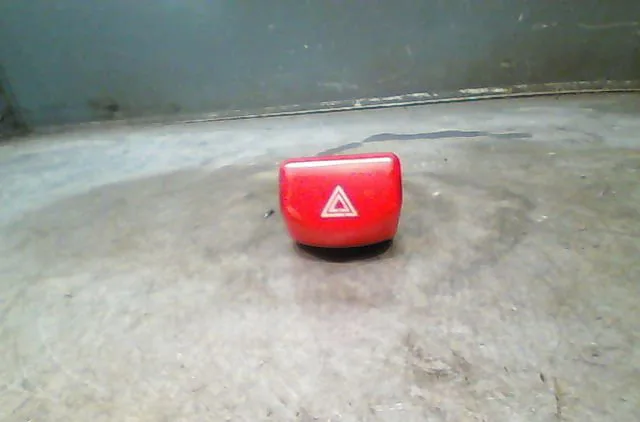 Bouton de warning NISSAN MICRA 2004 occasion