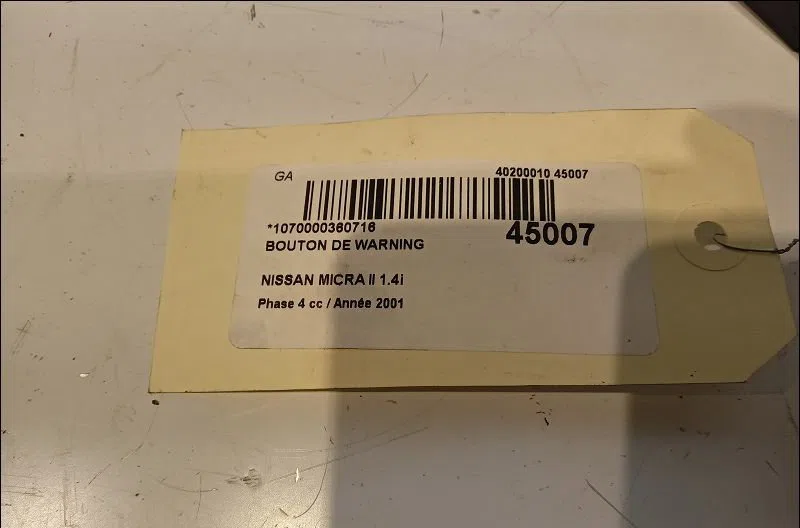 Bouton de warning Nissan MICRA II (K11) 1.4 i 16v (2000-2003) occasion — photo 2