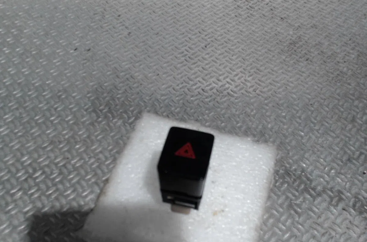 Bouton de warning NISSAN NOTE 2  NOTE 2 occasion — photo 2