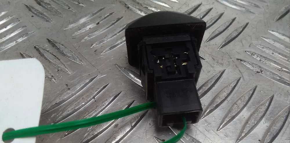 Bouton de warning Nissan NOTE (E11, NE11) 1.4 (2006-2012) occasion — photo 2