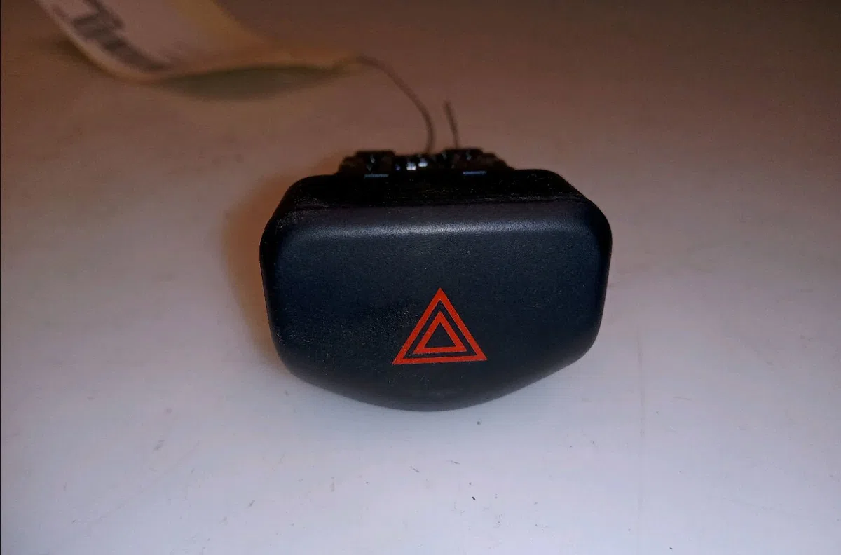 Bouton de warning Nissan NOTE (E11, NE11) 1.6 (2006-2012) occasion