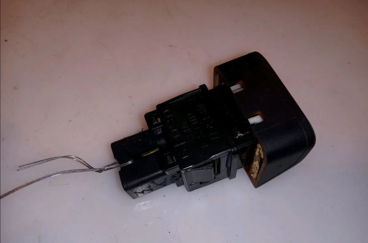 Bouton de warning Nissan NOTE (E11, NE11) 1.6 (2006-2012) occasion